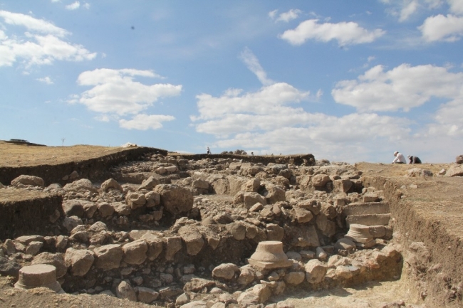 Çorum'da Romalılara ait 1800 yıllık havuz ve veranda bulundu
